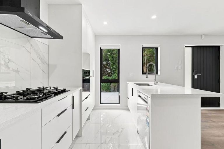 Photo of property in 13 Tower Hill, Stanmore Bay, Whangaparaoa, 0930