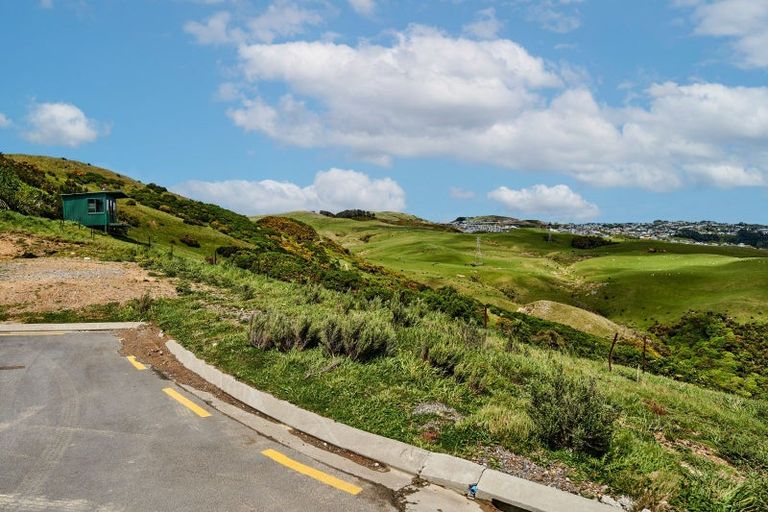 Photo of property in 10 Saba Way, Grenada Village, Wellington, 6037