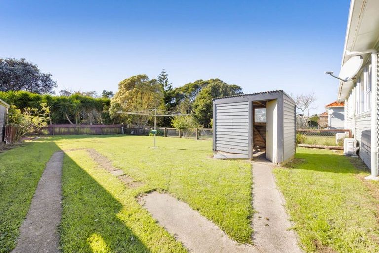 Photo of property in 78 Omata Road, Marfell, New Plymouth, 4310