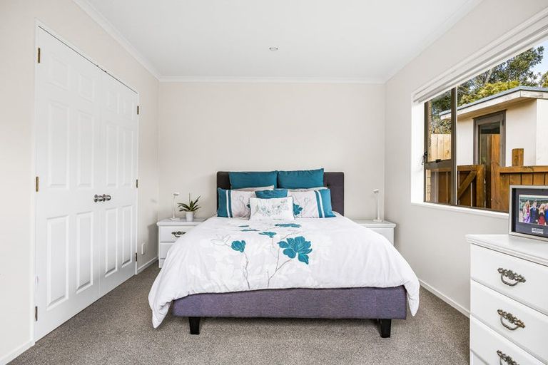 Photo of property in 30 Vermeer Place, West Harbour, Auckland, 0618