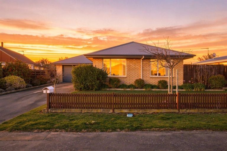Photo of property in 6 Seadown Crescent, Amberley, 7410