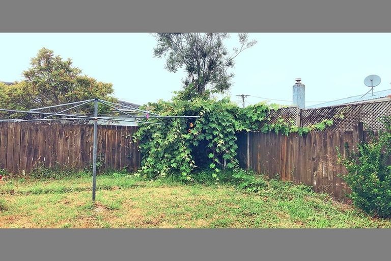 Photo of property in 2/49 Larnoch Road, Henderson, Auckland, 0610