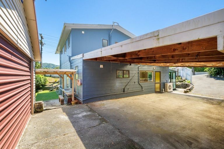 Photo of property in 62 Waikawa Road, Picton, 7220