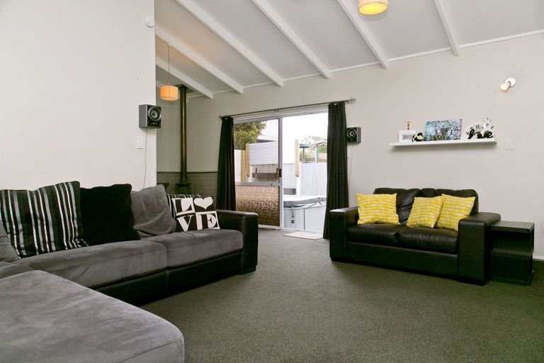 Photo of property in 28 Invergarry Road, Hilltop, Taupo, 3330