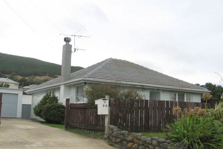 Photo of property in 28 Coates Street, Tawa, Wellington, 5028