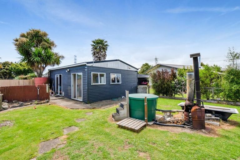 Photo of property in 376 South Road, Omata, New Plymouth, 4374