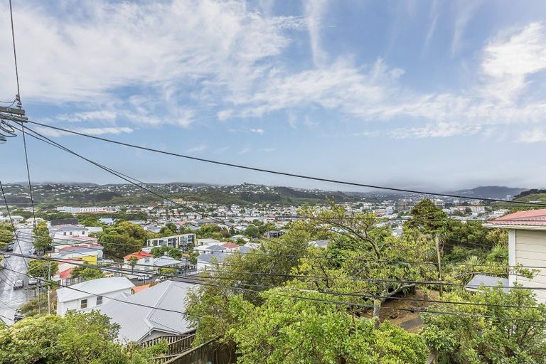 Photo of property in 35 Lawrence Street, Newtown, Wellington, 6021