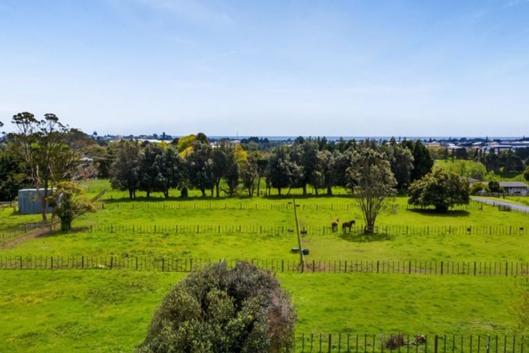 Photo of property in 200 Paraite Road, Paraite, New Plymouth, 4373