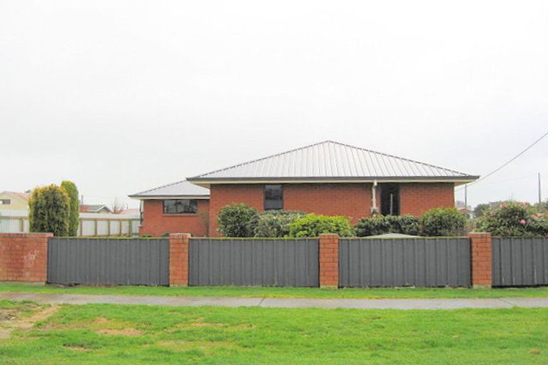 Photo of property in 73 Hunter Street, Edendale, 9825