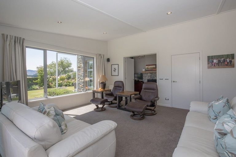 Photo of property in 2 Elderberry Crescent, Wanaka, 9305