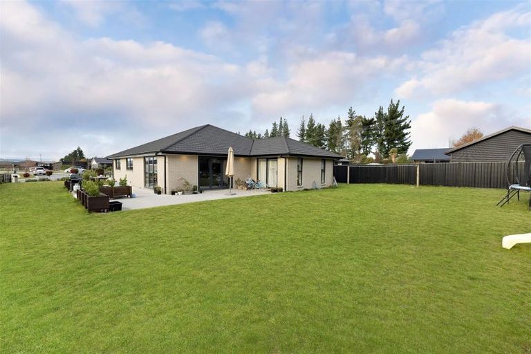 Photo of property in 31 Kingfisher Crescent, Albert Town, Wanaka, 9305