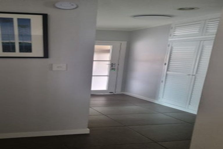 Photo of property in 1/16 Puriri Avenue, Greenlane, Auckland, 1051