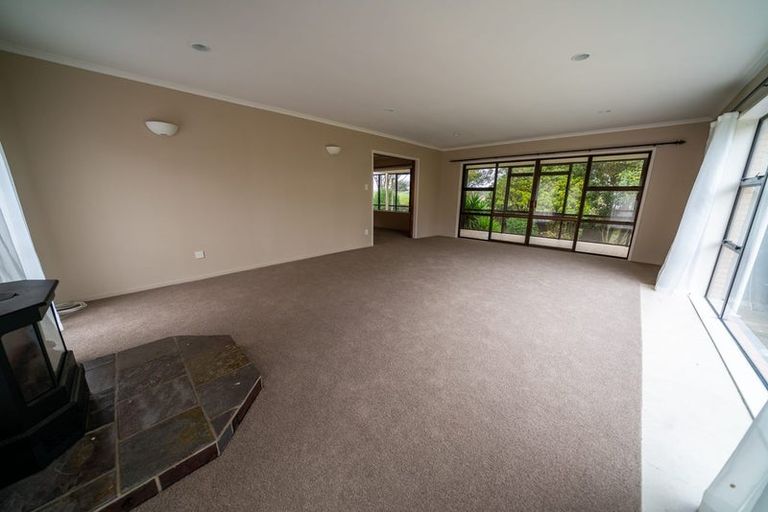 Photo of property in 248 Red Hills Road, Massey, Henderson, 0782