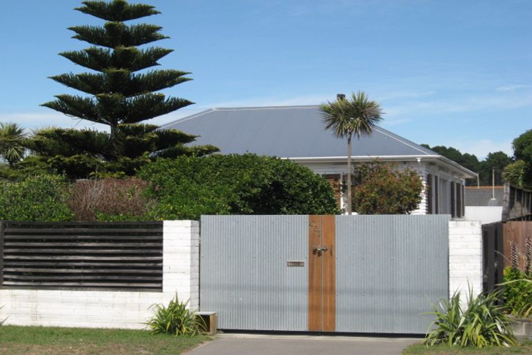Photo of property in 453 Marine Parade, South New Brighton, Christchurch, 8062