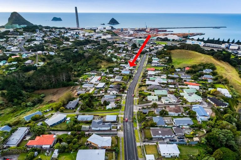 Photo of property in 86 Pioneer Road, Moturoa, New Plymouth, 4310