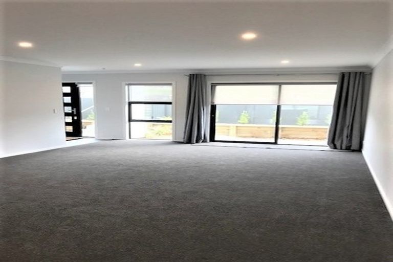 Photo of property in 19 Karearea Avenue, Kenepuru, Porirua, 5022