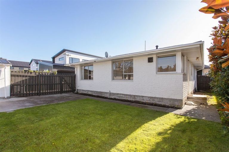 Photo of property in 2/76 Grants Road, Papanui, Christchurch, 8053