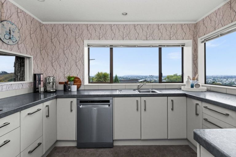 Photo of property in 90 Churchill Drive, Taradale, Napier, 4112