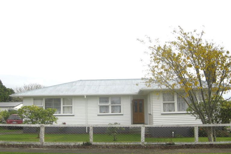 Photo of property in 17 Calgher Avenue, Waitara, 4320