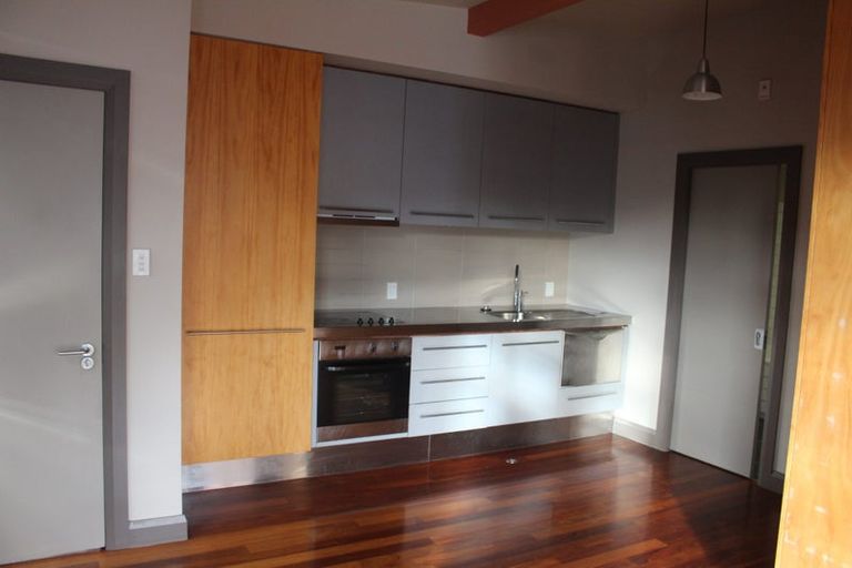 Photo of property in 98 Riddiford Street, Newtown, Wellington, 6021