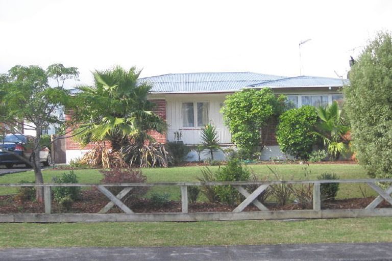 Photo of property in 12 Laureston Avenue, Papatoetoe, Auckland, 2025