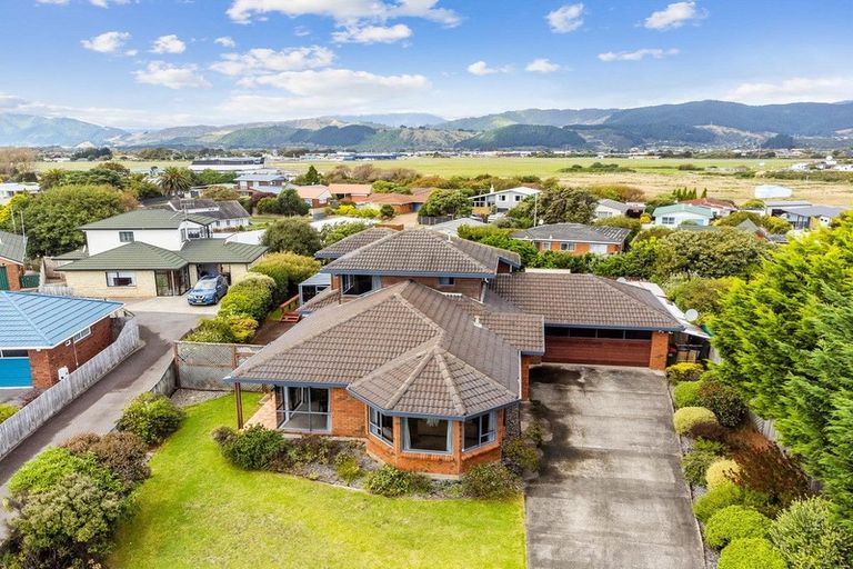 Photo of property in 9 Trinity Place, Paraparaumu Beach, Paraparaumu, 5032