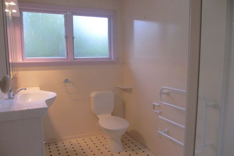 Photo of property in 2/15 Memorial Avenue, Ilam, Christchurch, 8053