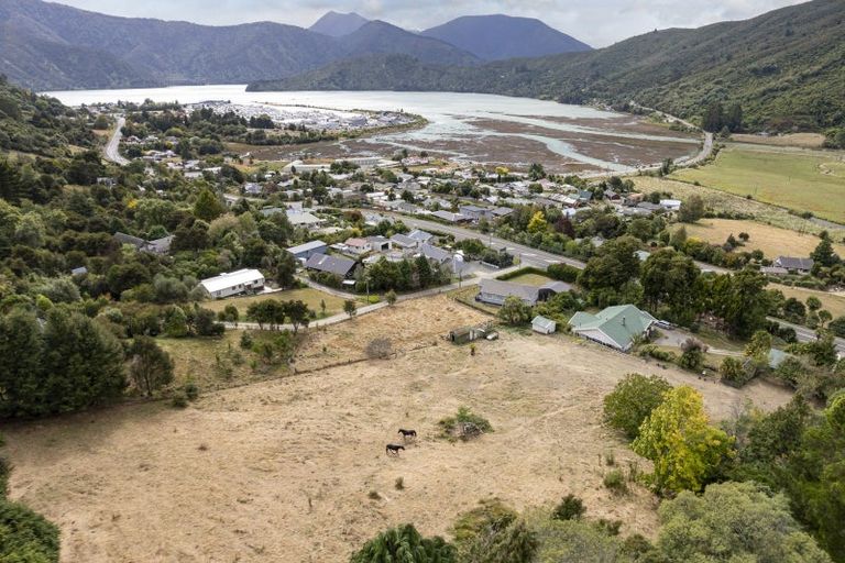 Photo of property in 9 Main Road, Havelock, 7100