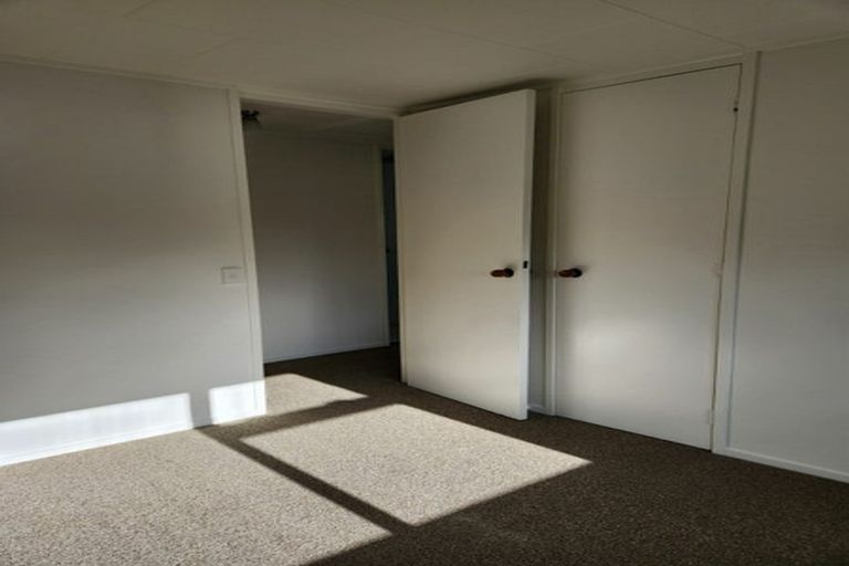 Photo of property in 60 Lavelle Road, Henderson, Auckland, 0612