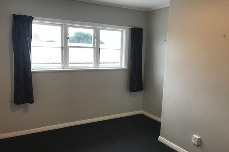 Photo of property in 179 Whites Line East, Waiwhetu, Lower Hutt, 5010