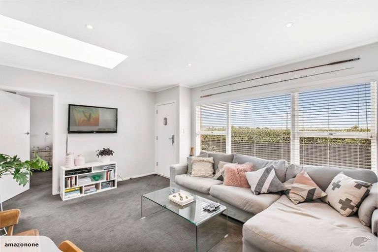 Photo of property in 2/52 Church Street, Northcote Point, Auckland, 0627