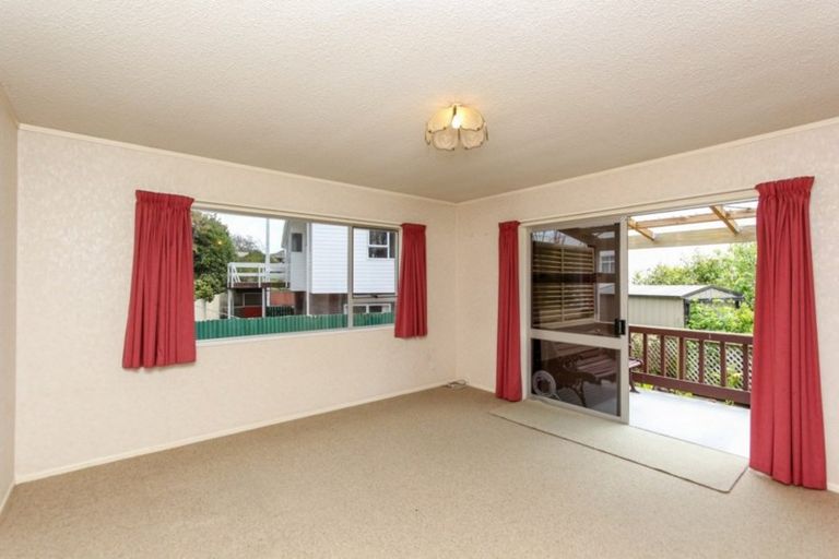Photo of property in 1/4 Calvert Road, Moturoa, New Plymouth, 4310