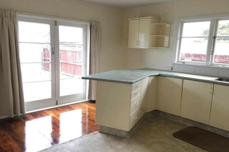 Photo of property in 18 Avonhead Road, Avonhead, Christchurch, 8042