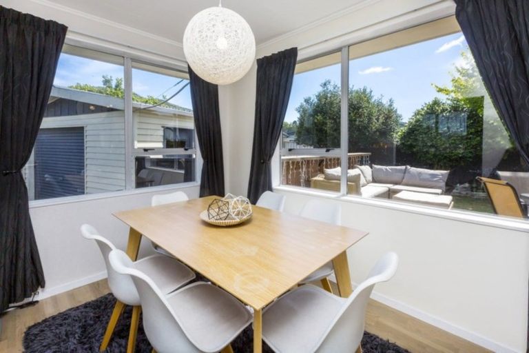 Photo of property in 16 Omaha Grove, Totara Park, Upper Hutt, 5018