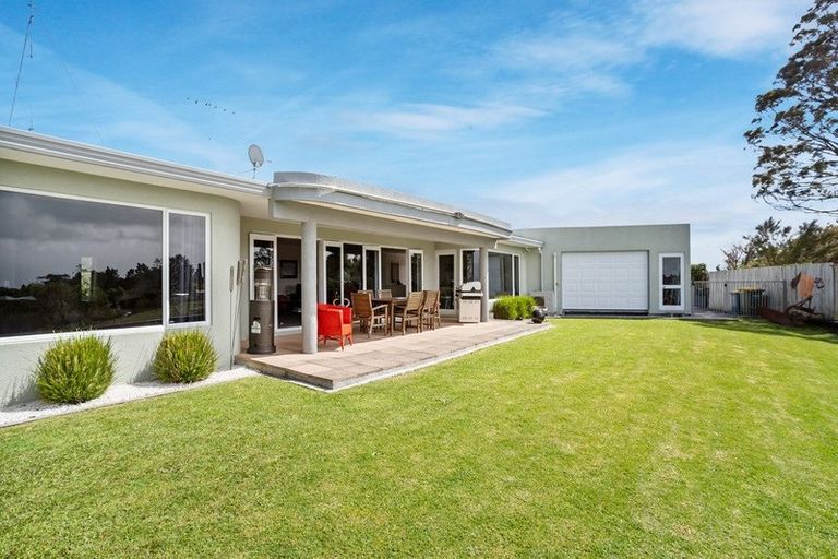 Photo of property in 62 Christian Road, Swanson, Auckland, 0614