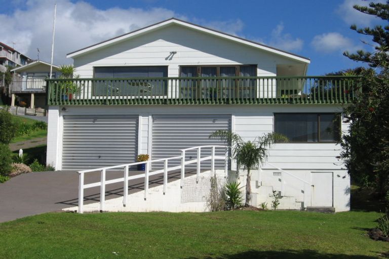 Photo of property in 15 Rewa Place, Russell, 0202