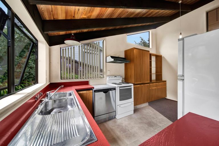 Photo of property in 6a Waterloo Place, Westown, New Plymouth, 4310