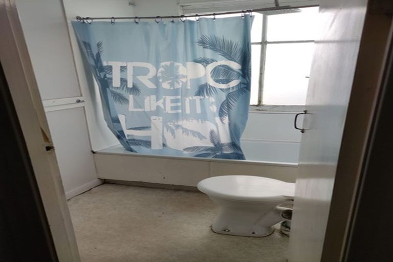 Photo of property in 2/4 Wainui Road, Waiwhetu, Lower Hutt, 5010