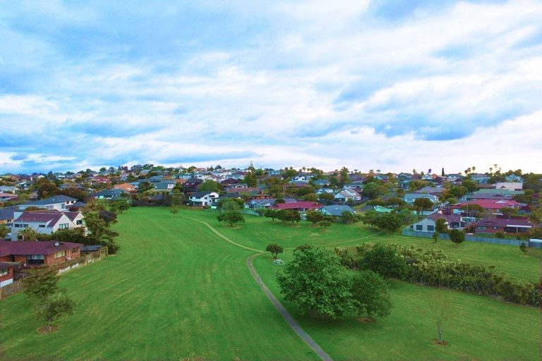 Photo of property in 1/2 Perendale Close, Somerville, Auckland, 2014
