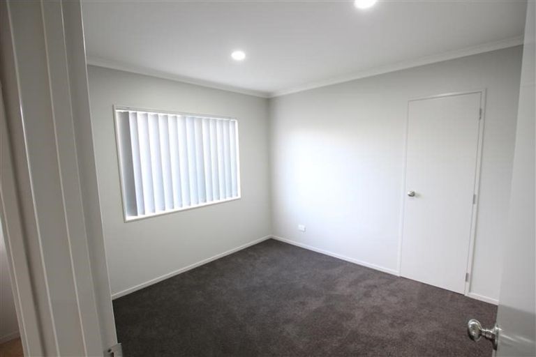Photo of property in 2 Ettrick Lane, Papakura, 2110