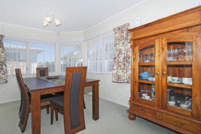 Photo of property in 2/26 Whites Line West, Woburn, Lower Hutt, 5010