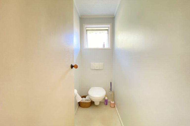 Photo of property in 37 Onedin Place, Titirangi, Auckland, 0604