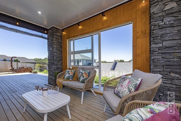 Photo of property in 2 Tauwaka Crescent, Riverhead, 0820