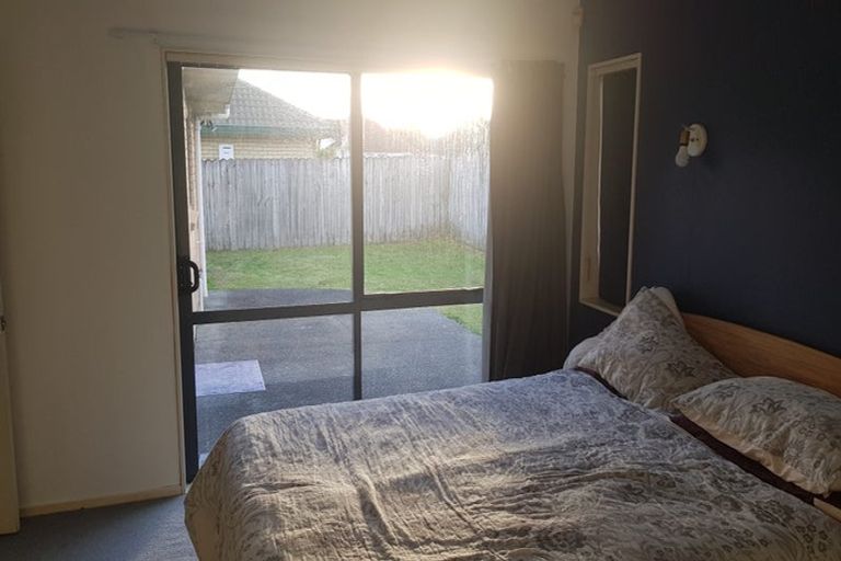 Photo of property in 3 Boderg Way, East Tamaki, Auckland, 2016