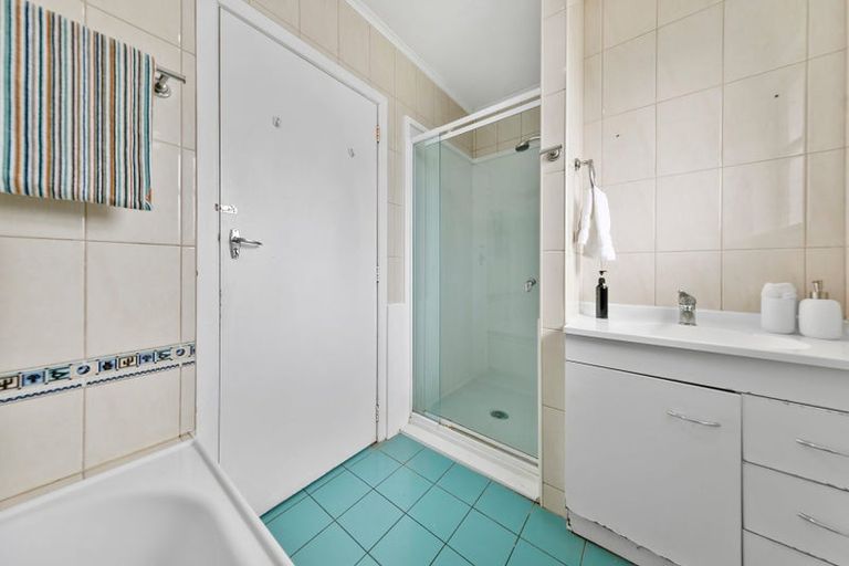 Photo of property in 137 Henderson Valley Road, Henderson, Auckland, 0612