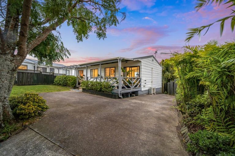 Photo of property in 2/2 Crosby Road, West Harbour, Auckland, 0618