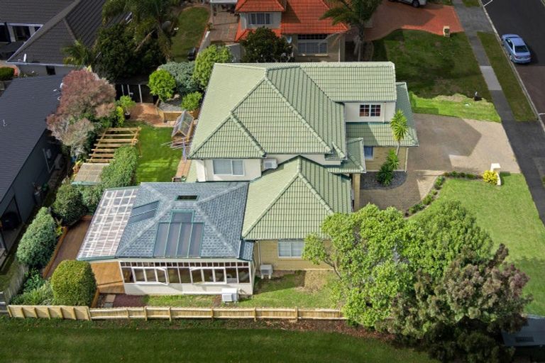 Photo of property in 11 Corta Bella Place, Golflands, Auckland, 2013