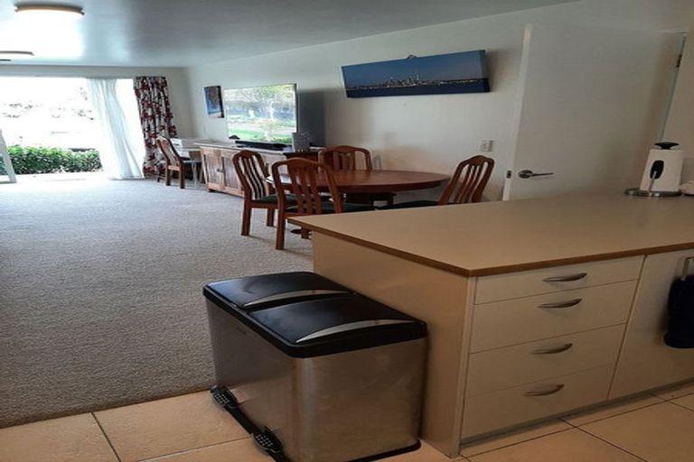 Photo of property in 2/1 Opito Way, East Tamaki, Auckland, 2013