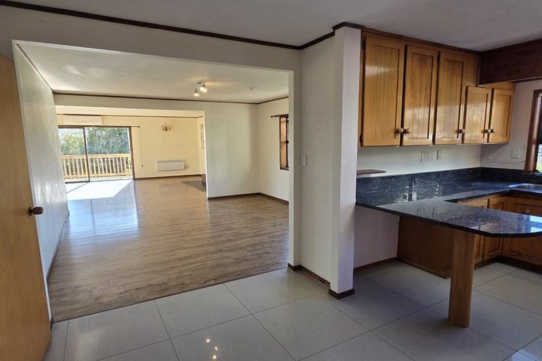 Photo of property in 13 Charles Dickens Drive, Mellons Bay, Auckland, 2014
