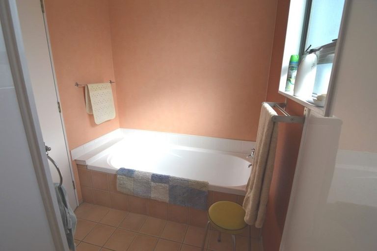 Photo of property in 44 William Wong Place, Carterton, 5713